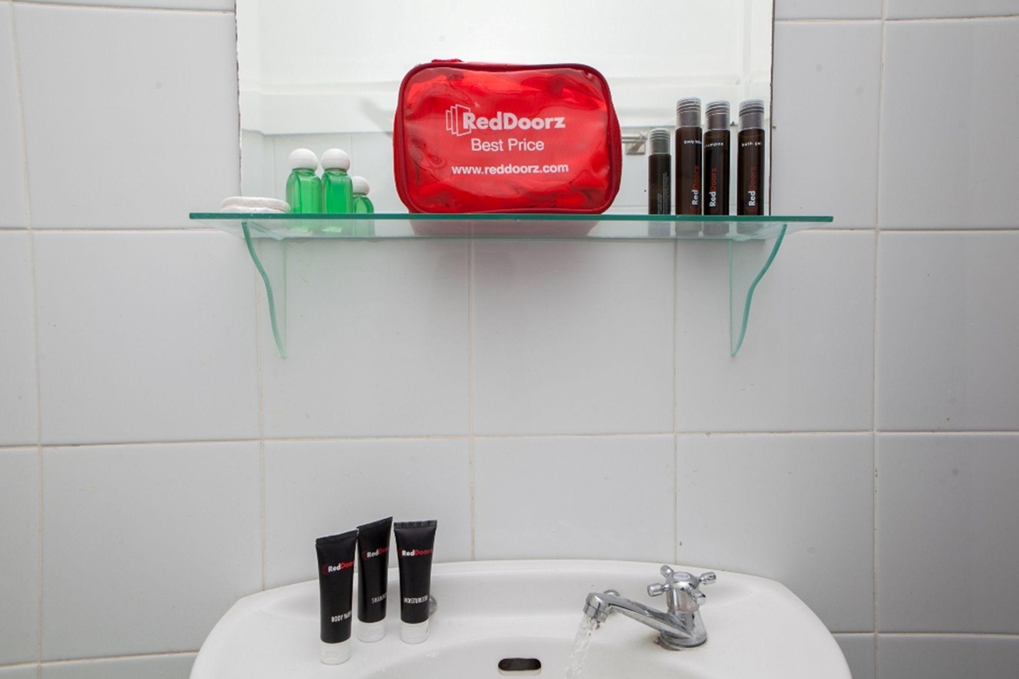 Reddoorz Plus Near Sukajadi 2 Bandung Dış mekan fotoğraf
